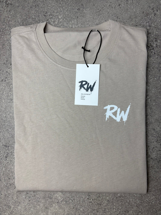 T-shirt Unisexe RW Couleur Beige Essential Tee. Fabrication à la demande. Livraison estimée 8 à 10 jours.