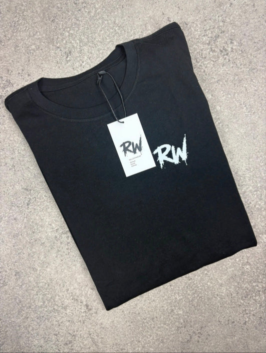 T-shirt Unisexe RW Couleur Noir Essential Tee. Fabrication à la demande. Livraison estimée 8 à 10 jours.